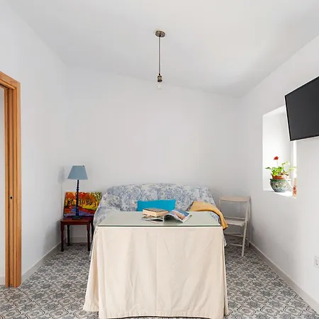 Lola - Solo Familias コニル・デ・ラ・フロンテラ