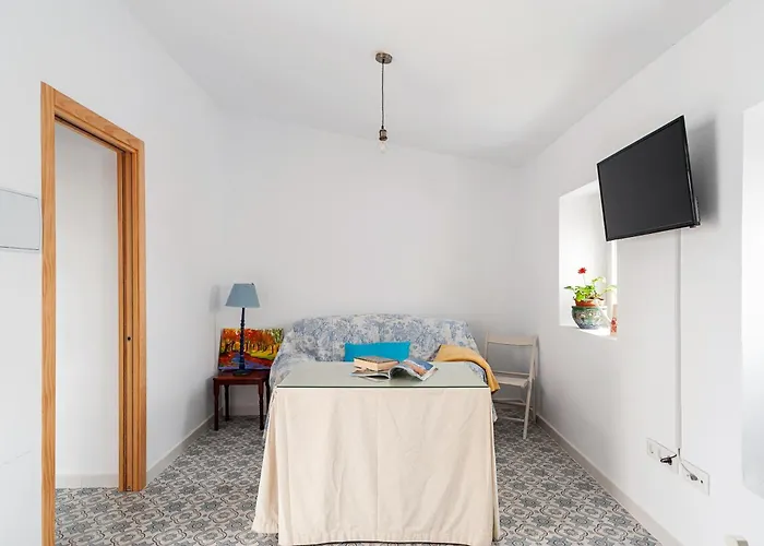 Lola - Solo Familias コニル・デ・ラ・フロンテラ